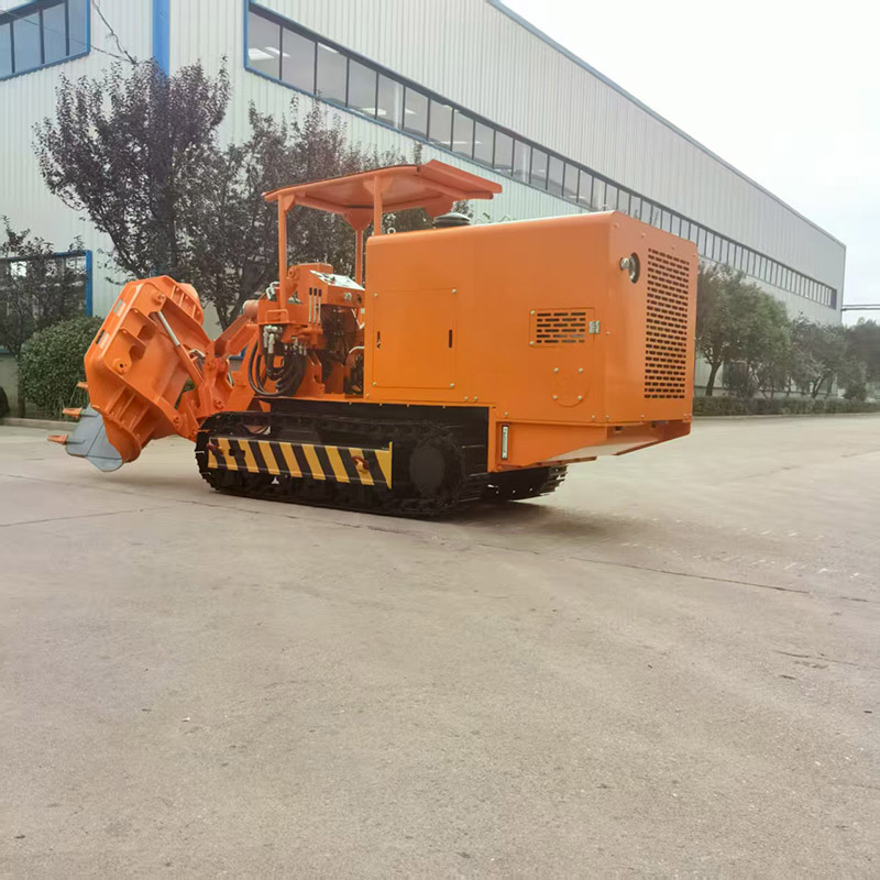 Alat Bongkar Muat Batu di Sisi Tambang