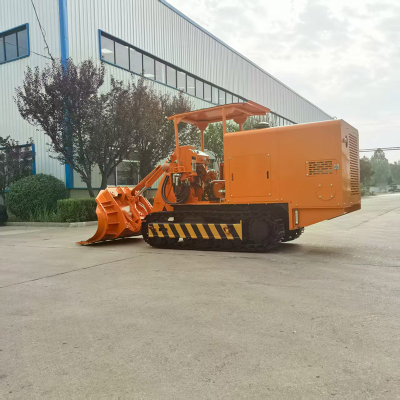 Máy xúc đá dỡ hàng bên mỏ đá